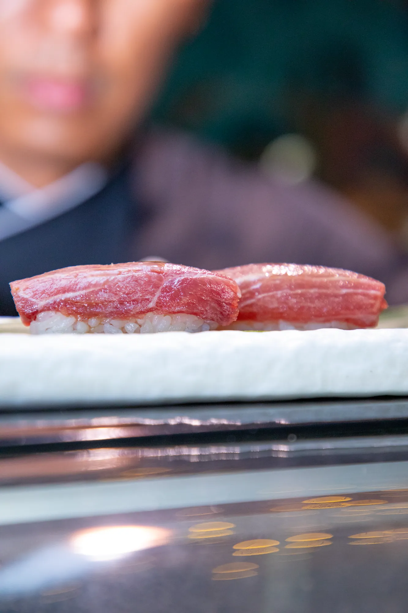 Nigiri di wagyu A5 serviti da Konoha Sushi, ristorante giapponese al Vomero